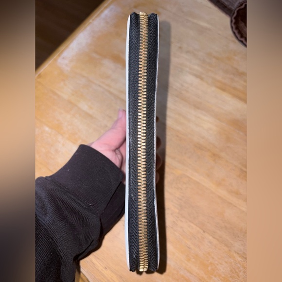 MCM Zip-around continental wallet | Black & white | Gold hardware - Picture 3 of 8